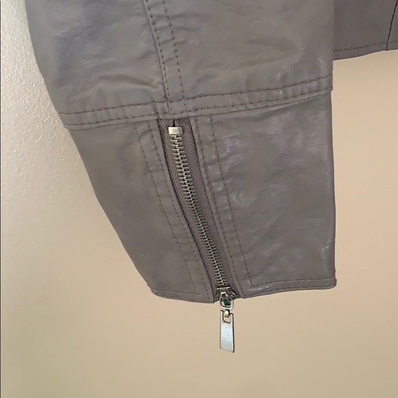 Jacket - Picture 3 of 4